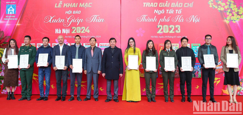 The press festival is an opportunity for the Hanoi Journalists’ Association to honour the collectives and individuals who won the Ngo Tat To Press Awards 2023. The press festival is an opportunity for the Hanoi Journalists’ Association to honour the collectives and individuals who won the Ngo Tat To Press Awards 2023.