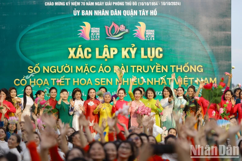 The event was attended by Vietnamese women of all ages, wearing colourful Ao Dai with lotus patterns.