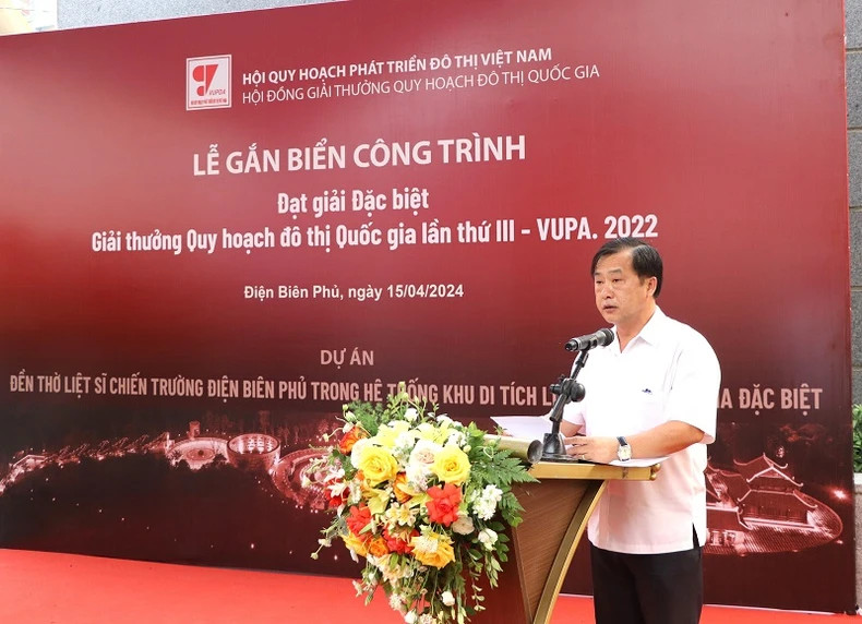 Vice Chairman of Dien Bien Provincial People’s Committee Vu A Bang speaks at the ceremony.
