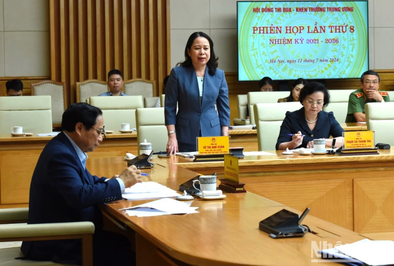 Vice President Vo Thi Anh Xuan, First Vice Chairwoman of the National Emulation-Commendation Council, delivers a speech at the meeting.
