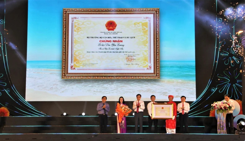 Cua Lo Town is honoured to receive a Decision recognising Yen Luong Temple Festival as a National Intangible Cultural Heritage. Cua Lo Town is honoured to receive a Decision recognising Yen Luong Temple Festival as a National Intangible Cultural Heritage.