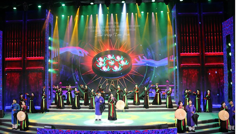 A performance of Quan Ho folk singing at the ceremony.