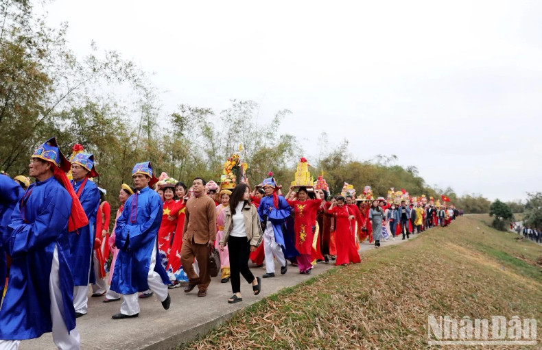 Tien La people are conscious of preserving a clean and beautiful environment and landscape for their homeland. Tien La people are conscious of preserving a clean and beautiful environment and landscape for their homeland.