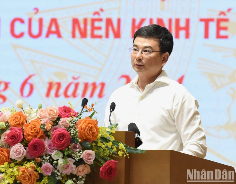 Deputy Governor of the State Bank of Vietnam (SBV) Pham Thanh Ha at the meeting. Deputy Governor of the State Bank of Vietnam (SBV) Pham Thanh Ha at the meeting.