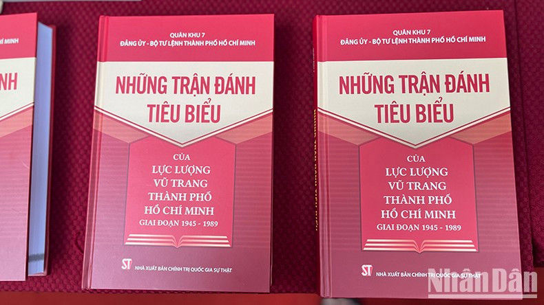 The book is displayed at the Ho Chi Minh City Book Street during the Book Week to commemorate the 80th anniversary of the Vietnam People's Army (December 22, 1944-2024).