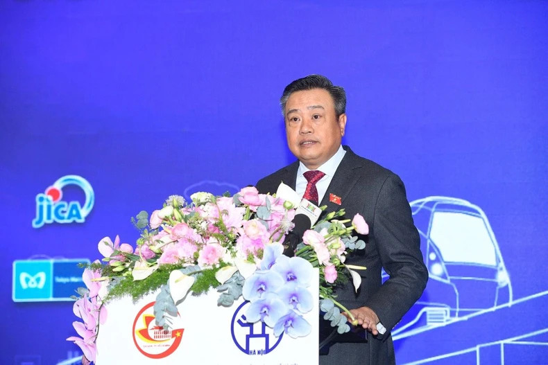 Chairman of Hanoi Municipal People’s Committee Tran Sy Thanh speaks at the seminar.