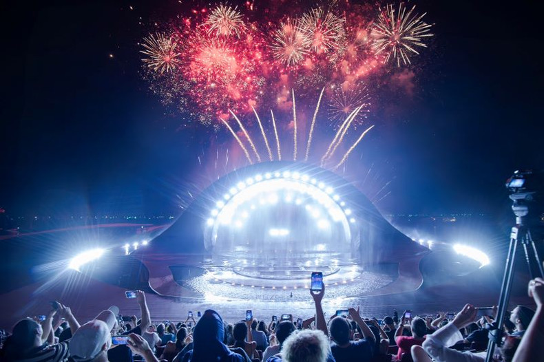 The “Kiss of the Sea” show culminates in a spectacular every night fireworks display.