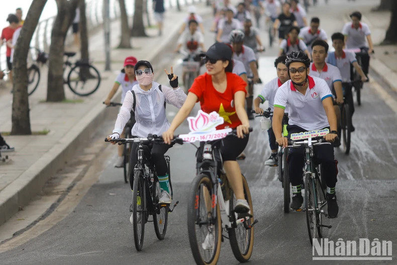In its first organisation, the event received great interest and support from numerous capital city residents, with the number of participants cycling reaching 7,000 people.
