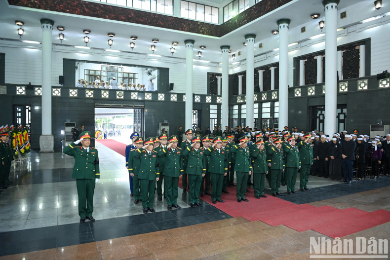 Leaders and former leaders of the Central Military Commission and the Ministry of National Defence, pay respects to General Nguyen Quyet. Leaders and former leaders of the Central Military Commission and the Ministry of National Defence, pay respects to General Nguyen Quyet.
