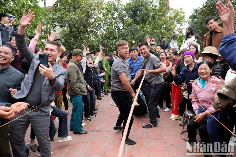 The festival brings a joyful and exciting atmosphere at the beginning of spring. The festival brings a joyful and exciting atmosphere at the beginning of spring.
