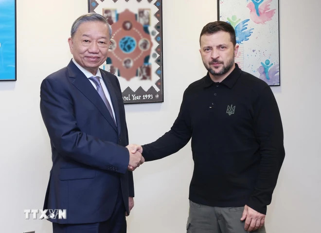 Party General Secretary and State President To Lam meets with Ukrainian President Volodymyr Zelensky. (Photo: VNA) Party General Secretary and State President To Lam meets with Ukrainian President Volodymyr Zelensky. (Photo: VNA)
