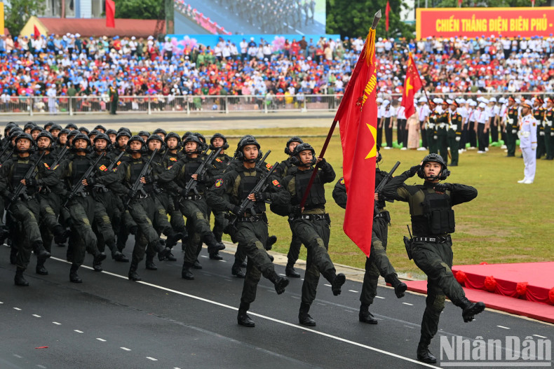 The formation of male Special Police soldiers.