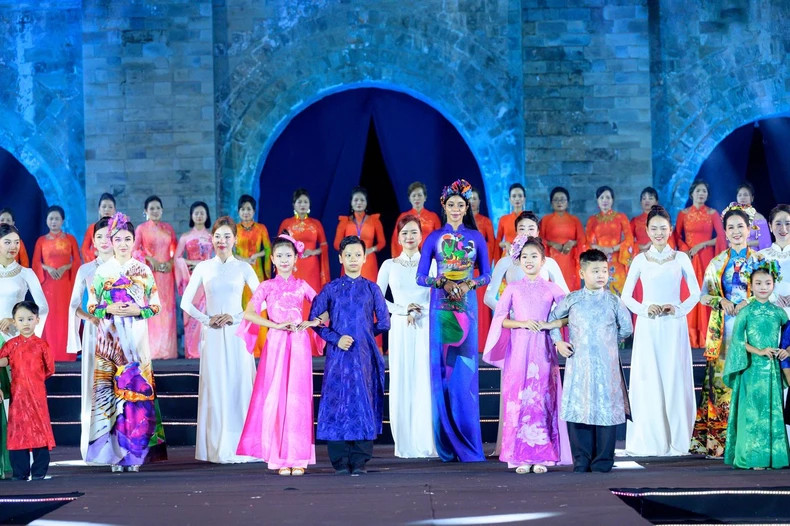 The image of the capital city was promoted through the Ao Dai Tourism Festival 2024.