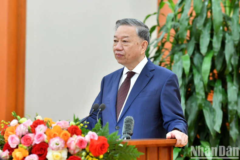 Party General Secretary To Lam delivers an opening speech at the conference.