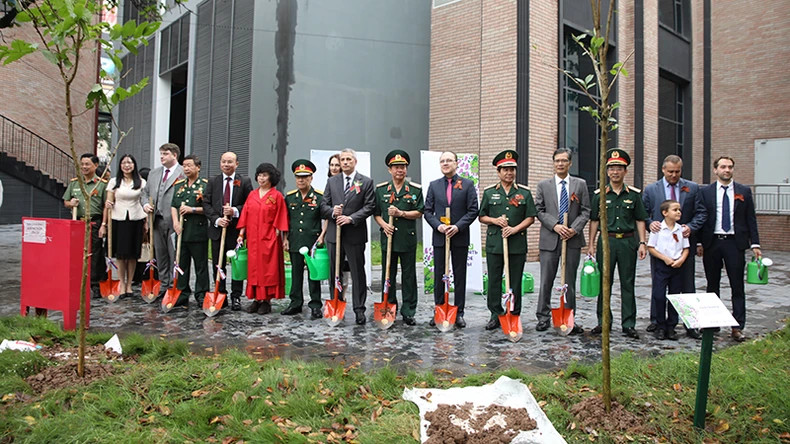 The delegates plant trees to commemorate the Great Patriotic War. The delegates plant trees to commemorate the Great Patriotic War.