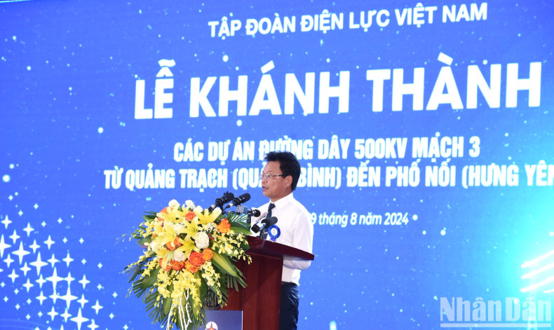 Chairman of the Board of Members of Vietnam Railways Corporation Dang Sy Manh delivers a speech at the inauguration ceremony. Chairman of the Board of Members of Vietnam Railways Corporation Dang Sy Manh delivers a speech at the inauguration ceremony.