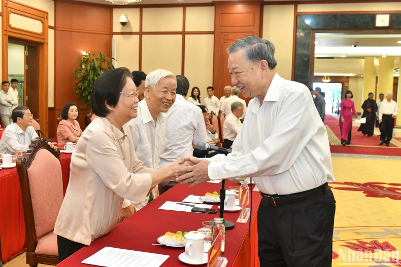 Party General Secretary and President To Lam shakes hands with the delegates attending the meeting. Party General Secretary and President To Lam shakes hands with the delegates attending the meeting.