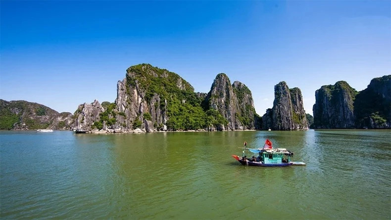 Ha Long Bay is a must-visit for international tourists when coming to Vietnam. (Photo: NEWS) Ha Long Bay is a must-visit for international tourists when coming to Vietnam. (Photo: NEWS)