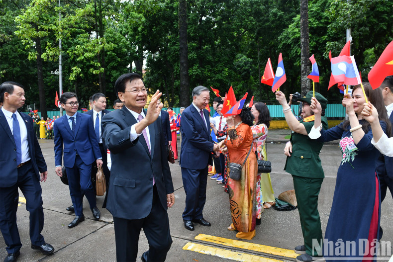 The top leaders and Hanoi citizens