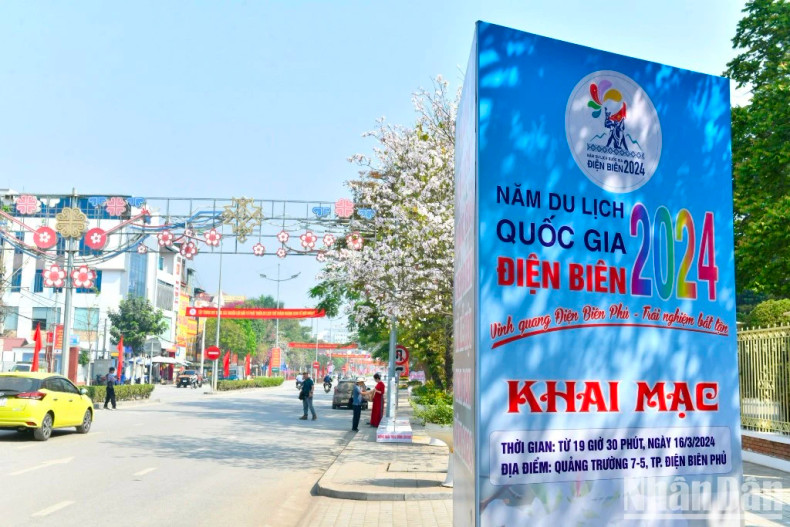 All streets are filled with banners and posters propagating the 2024 National Tourism Year – Dien Bien.