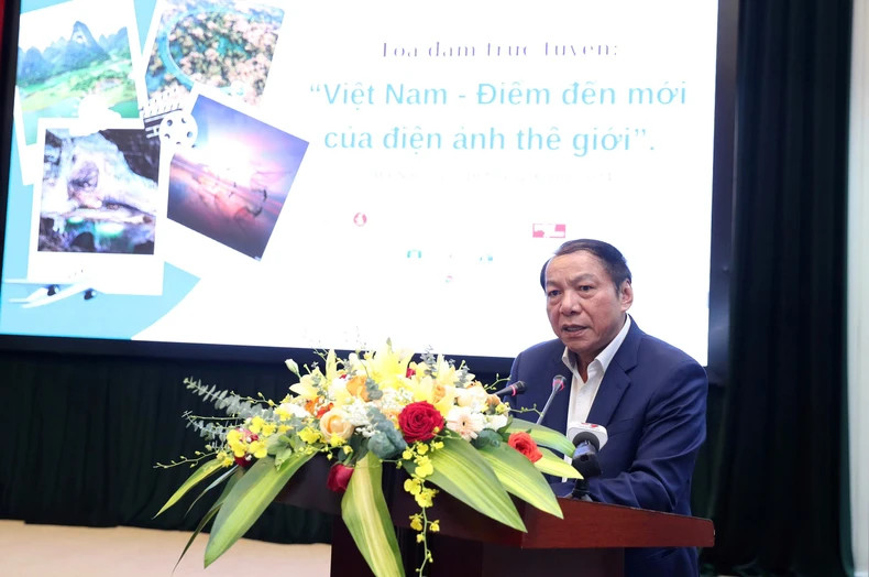 Minister of Culture, Sports, and Tourism Nguyen Van Hung speaks at the seminar.