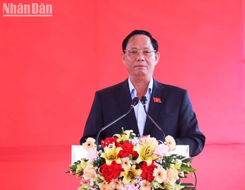 NA Vice Chairman Tran Quang Phuong highly valued the efforts made by the Party Committee and authorities of Ha Tinh Province to take care of people's lives.