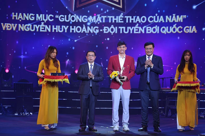 Swimmer Nguyen Huy Hoang was honoured as the Sport Figure of the Year. Swimmer Nguyen Huy Hoang was honoured as the Sport Figure of the Year.