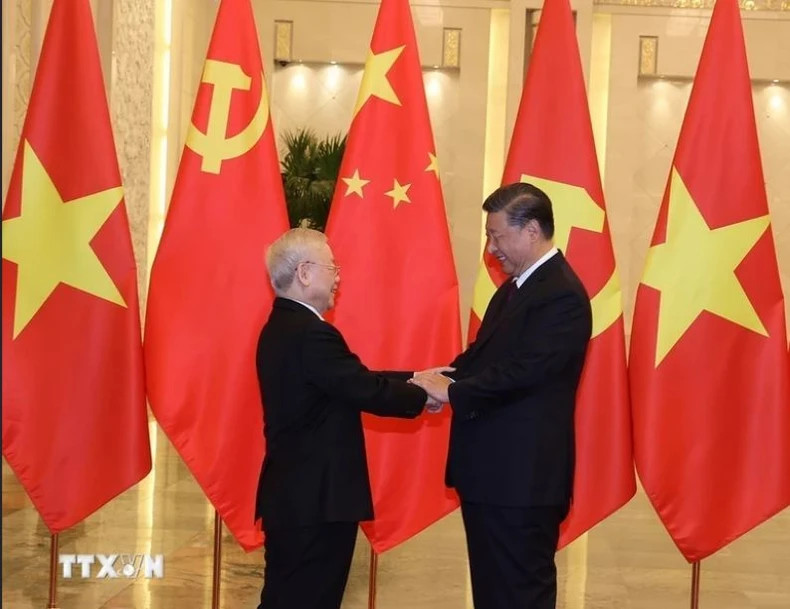 Party General Secretary Nguyen Phu Trong has also left great marks in major foreign activities of the country. (Photo: Party General Secretary and President of China Xi Jinping welcomes Party General Secretary Nguyen Phu Trong at the Great Hall of the People in Beijing on October 31, 2022.)
