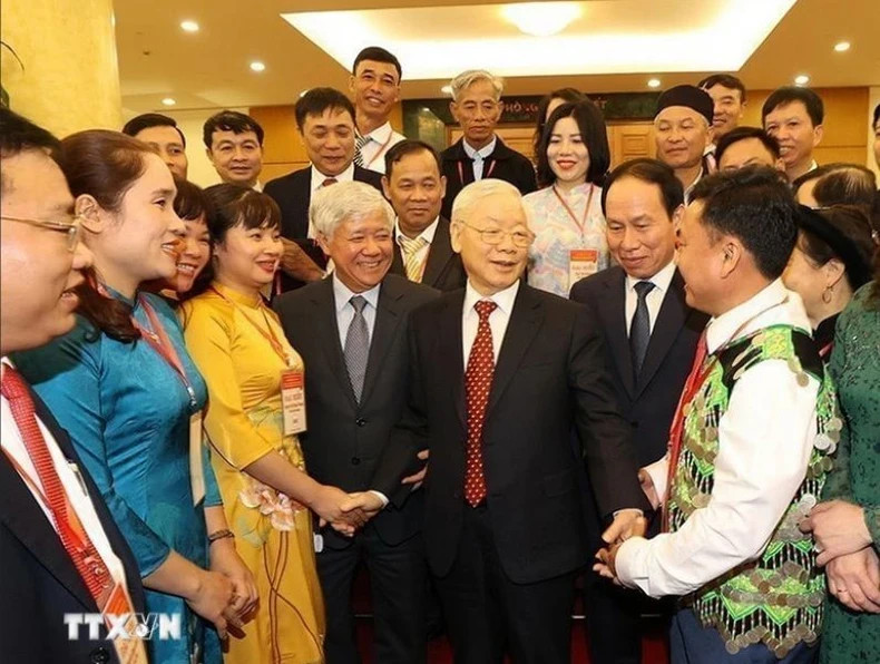 Party General Secretary Nguyen Phu Trong and other delegates at the conference honouring outstanding chairpersons of Vietnam Fatherland Front Committees at the communal level and heads of committees on fatherland front work across the country.