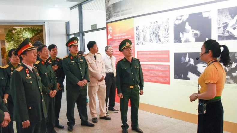 Hai Phong’s veterans are moved by their visit to Dien Bien Phuc Victory Museum.