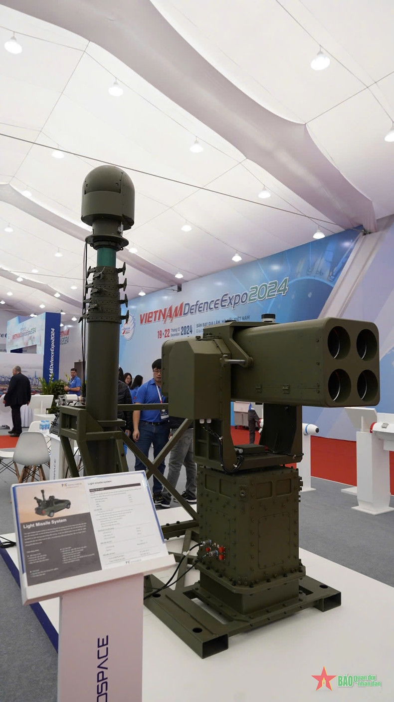 The Light Missile System (LMS) is capable of being installed at the rear of a standard pickup truck. With its high mobility and flexibility, the device does not require balancing or stabilisation, allowing for quick deployment and operation.