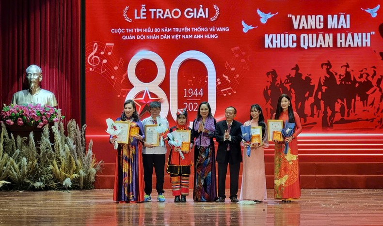 The winners of the third prizes.