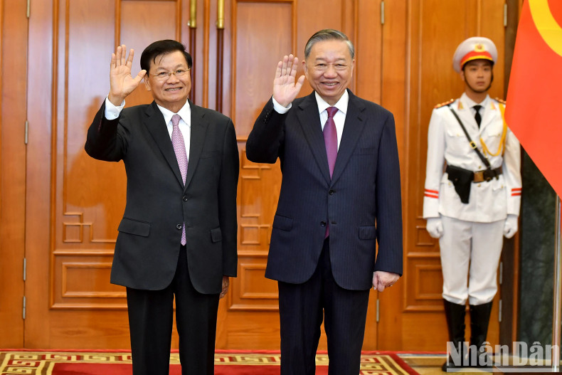 Party General Secretary and President To Lam and General Secretary of the LPRP and President of Laos Thongloun Sisoulith pose for a photo before the talks. Party General Secretary and President To Lam and General Secretary of the LPRP and President of Laos Thongloun Sisoulith pose for a photo before the talks.