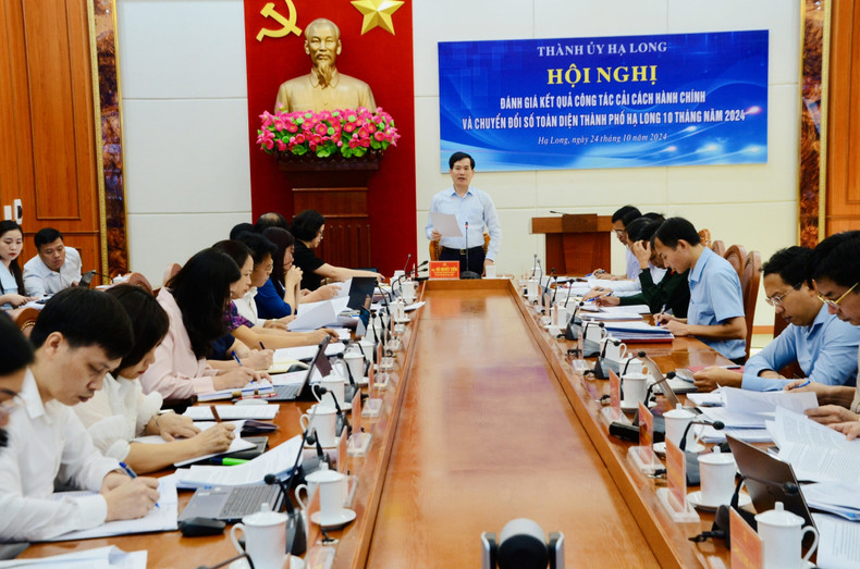 In October 2024, the Ha Long City Party Standing Committee held an expanded conference to discuss solutions for the city's comprehensive digital transformation. In October 2024, the Ha Long City Party Standing Committee held an expanded conference to discuss solutions for the city's comprehensive digital transformation.