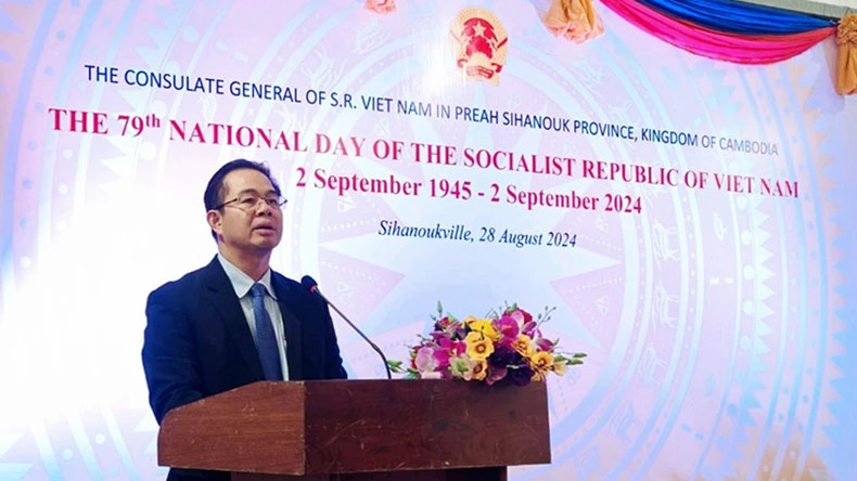 Governor of Preah Sihanouk Province Mang Sineth highly appreciates the strong friendship and fruitful cooperation between Cambodia and Vietnam. (Photo: Nguyen Hiep)