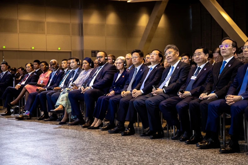 International delegates attend the plenary session of the 15th WEF Annual Meeting of the New Champions.