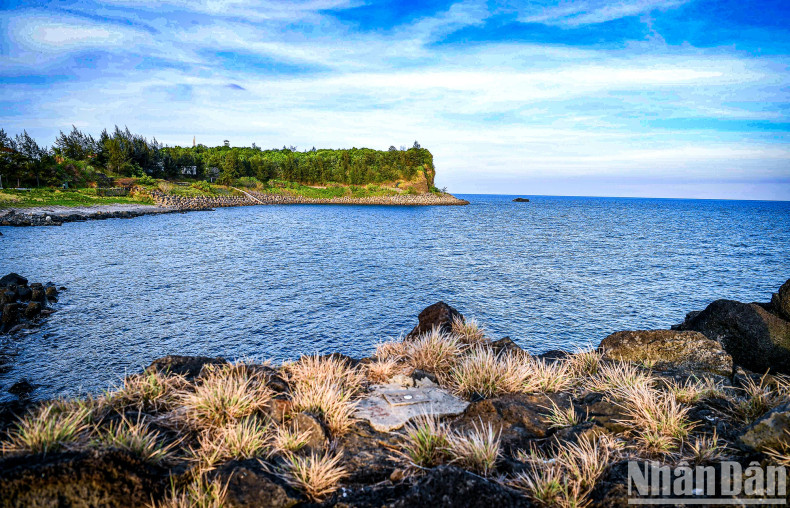 Con Co Island boasts a serene and dreamy beauty. Con Co Island boasts a serene and dreamy beauty.