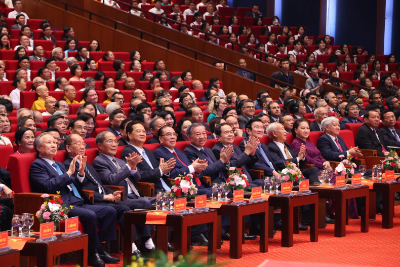 Party and State leaders and other delegates attend the ceremony. (Photo: VAN DIEP – VNA) Party and State leaders and other delegates attend the ceremony. (Photo: VAN DIEP – VNA)
