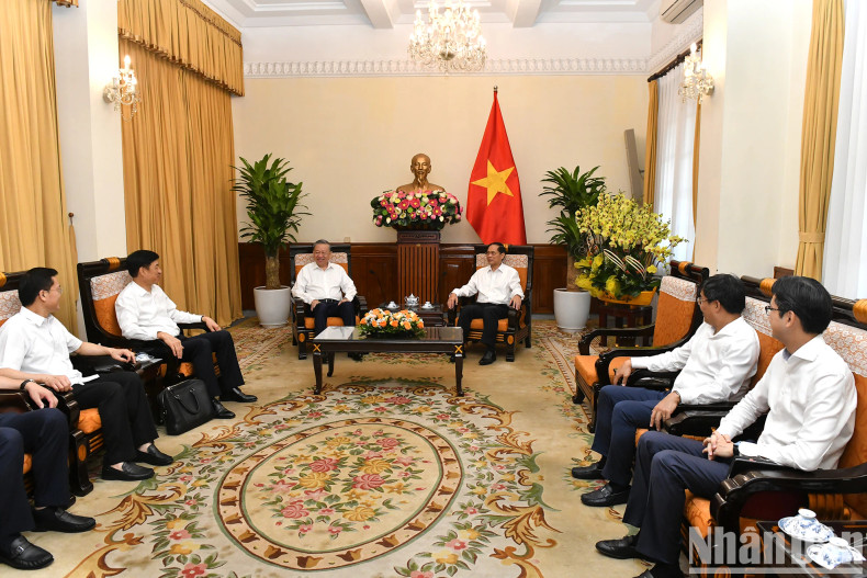 Party General Secretary and President To Lam works with the Party Civil Affairs Committee of the Ministry of Foreign Affairs.