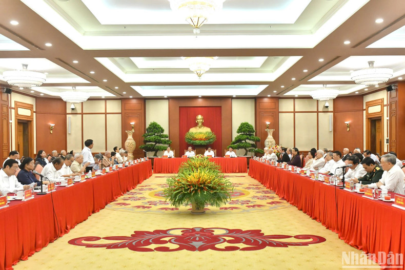 An overview of the meeting with the current and former Party and State leaders. An overview of the meeting with the current and former Party and State leaders.