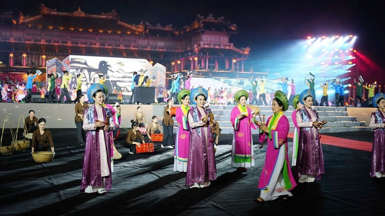 Becoming a centrally governed municipality marks a new phase for Hue City, a phase of construction and development as Vietnam’s first cultural heritage city. Becoming a centrally governed municipality marks a new phase for Hue City, a phase of construction and development as Vietnam’s first cultural heritage city.