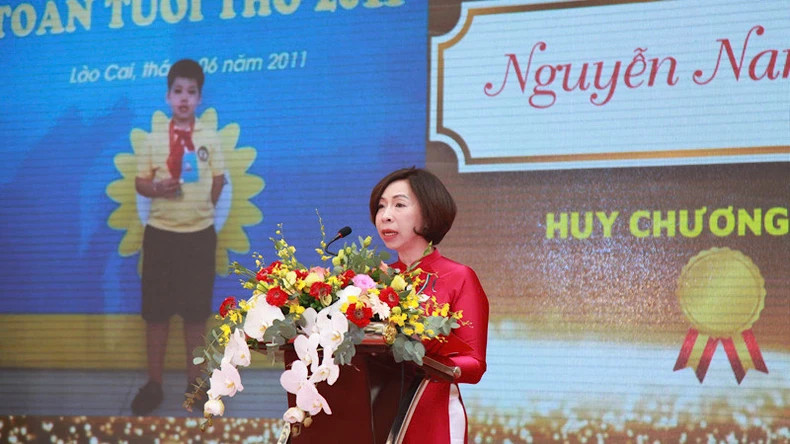 Meritorious Teacher Tran Thi Bich Lien, the Principal of Trang An High-Quality Primary School, speaks at the ceremony. Meritorious Teacher Tran Thi Bich Lien, the Principal of Trang An High-Quality Primary School, speaks at the ceremony.
