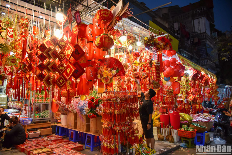 The mascot for the upcoming Lunar New Year is dragon, so most of the products designed with the image of dragon, aiming to pray for good luck and happiness. The mascot for the upcoming Lunar New Year is dragon, so most of the products designed with the image of dragon, aiming to pray for good luck and happiness.