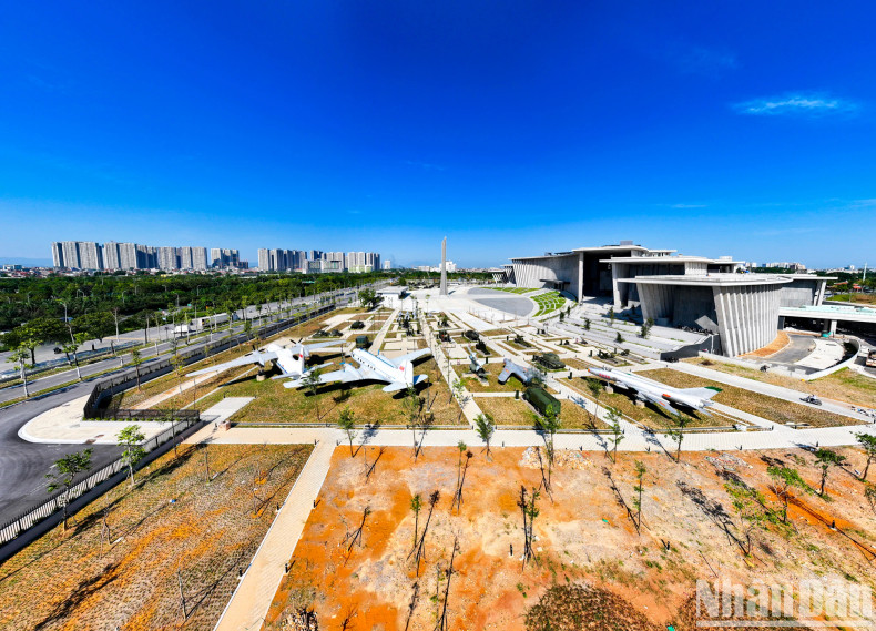 On the left side, on display, are weapons and equipment used by the Vietnamese army and people during their struggle against French colonialism and American imperialism, as well as during training and combat readiness in the nation's construction and defence periods.