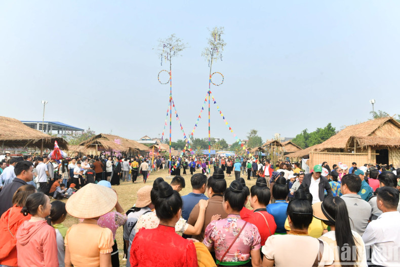 The 'con' (colourful fabric ball) throwing contest attracts many visitors and locals.