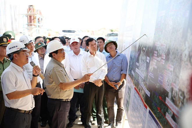 PM Pham Minh Chinh examines the Bien Hoa - Vung Tau Expressway project on February 13. (Photo: VNA)