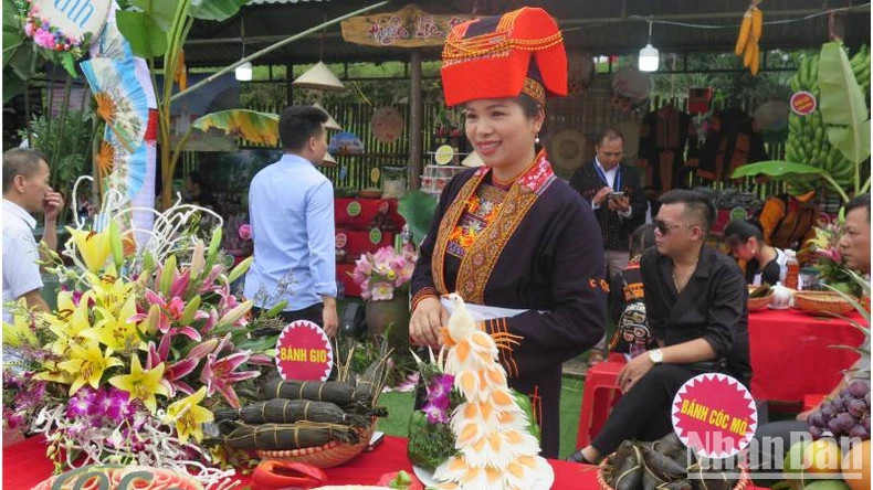 Products from the Dao community in Mau Son are often sold during festivals.