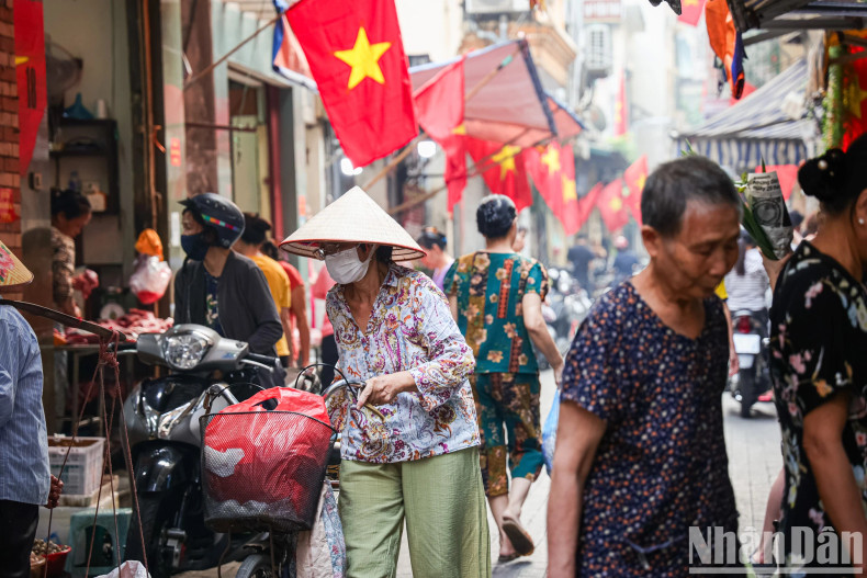 The market inside Yen Thai Street is filled with the cheerful sounds of laughter and trade from the locals. The market inside Yen Thai Street is filled with the cheerful sounds of laughter and trade from the locals.