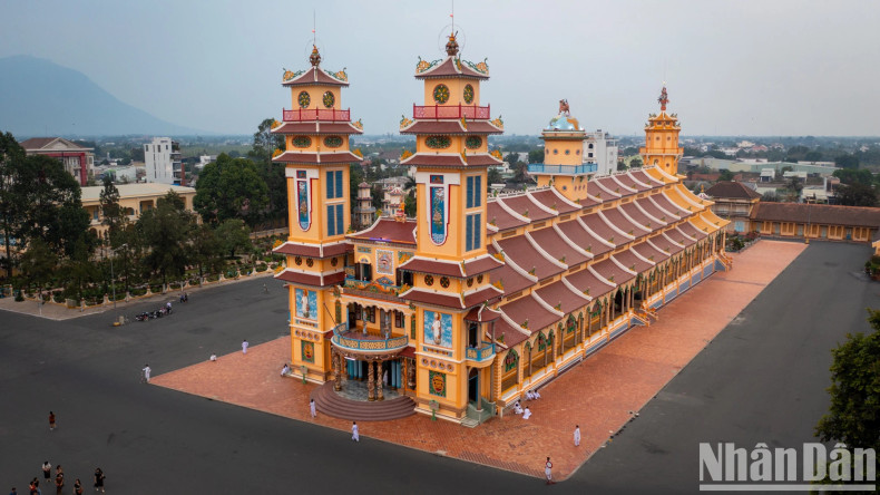 In Caodaism, the full name of the holy see is Tay Ninh Cao Dai Holy See. The project includes more than 100 large and small architectural works located on an area of more than 1.2 square kilometres, with 12 surrounding gates. The gates have all been carved with images of the four sacred animals (the dragon, unicorn, turtle, and phoenix) and lotus flowers.
