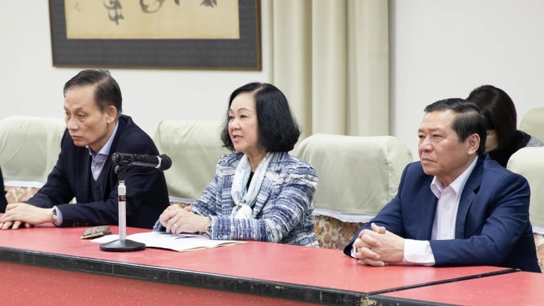 Politburo member Truong Thi Mai (middle) works in Wakayama prefecture. (Photo: VNA)